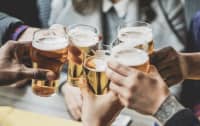 酒后臉白、臉紅，和酒量有關(guān)？其實(shí)是肝臟的“受損信號(hào)”！